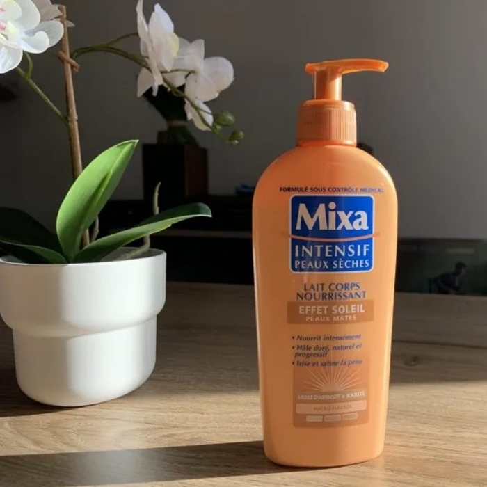 MIXA Intensif Peaux Sèches Lait Corps Nourrissant Effet Soleil Autobronzant 250 ml