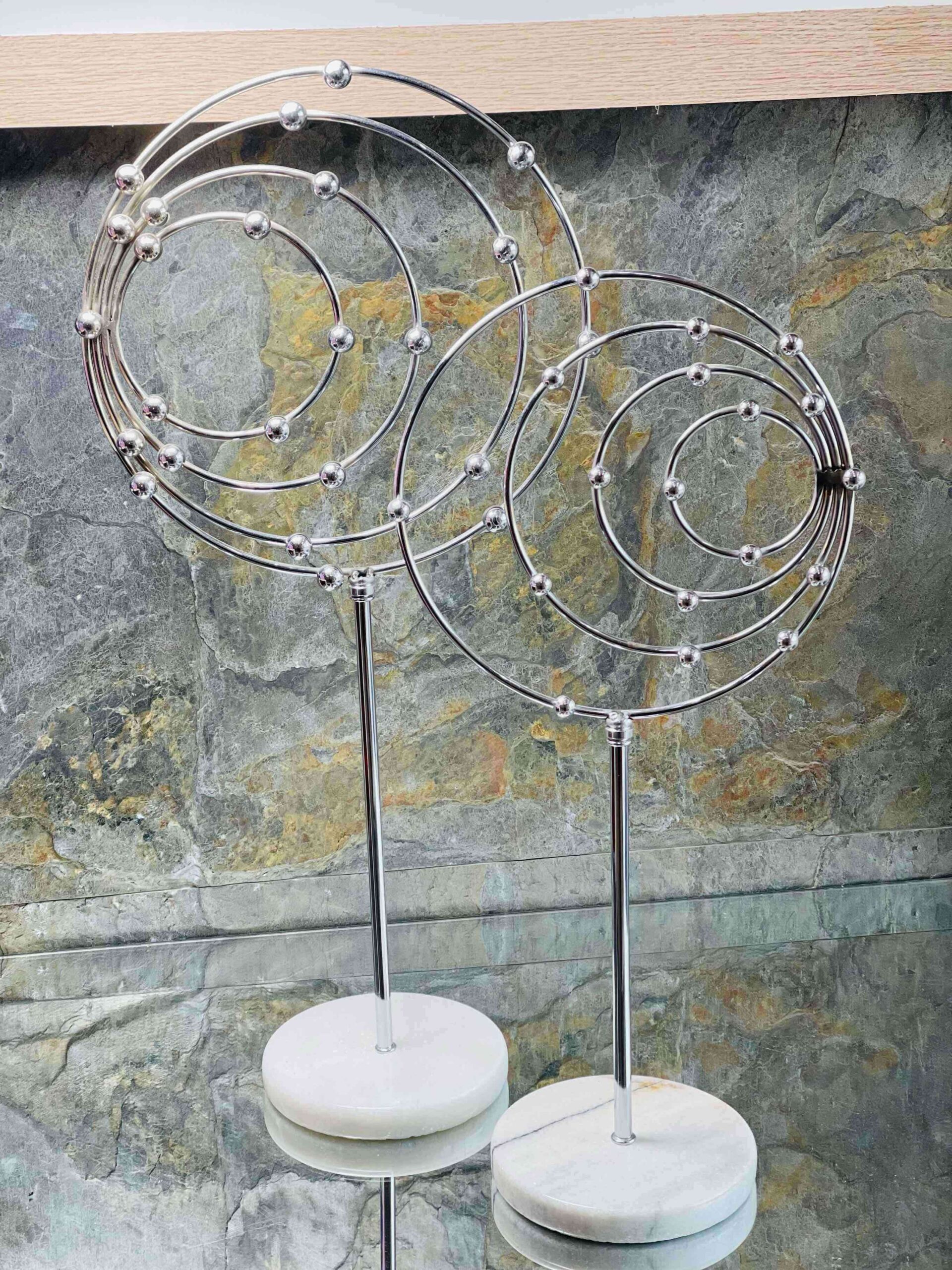 Duo de Sculptures Argent sur Socle en Marbre