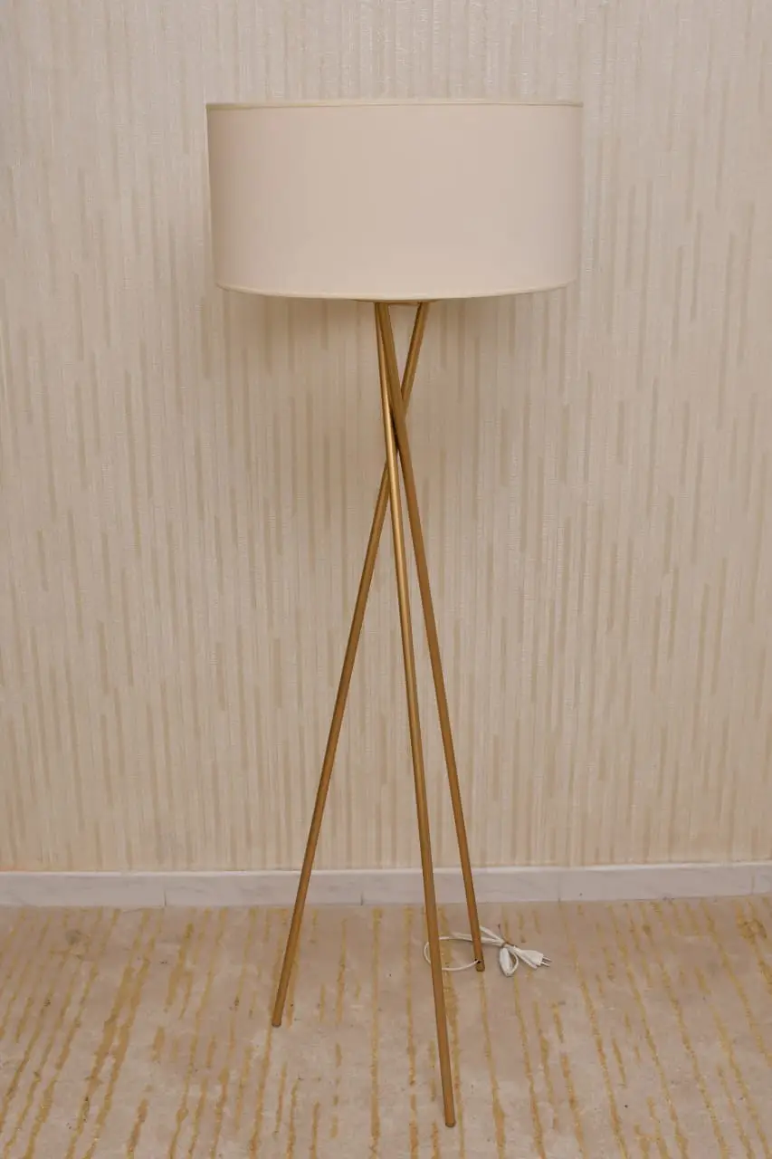 Lampadaire Trépied croisé