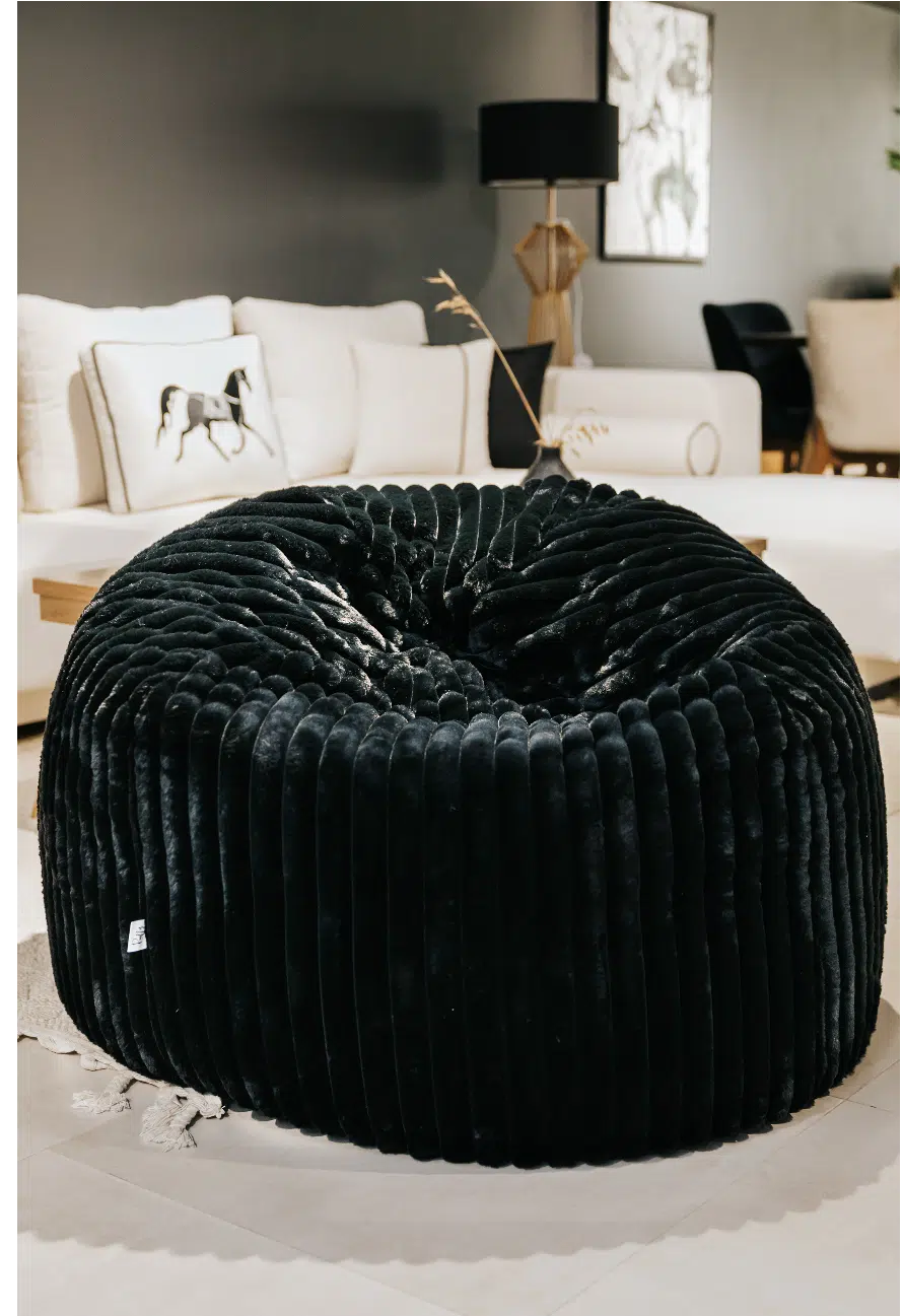 POUF TOUAREG FOURRURE COTELÉE 100*70 – NOIR