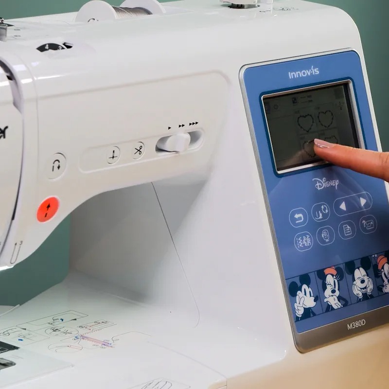 Machine à Coudre et à Broder BROTHER Innov-is M380D – Blanc