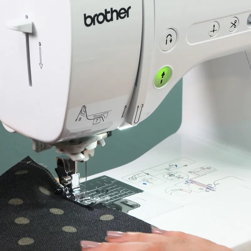 Machine à Coudre et à Broder BROTHER Innov-is M380D – Blanc